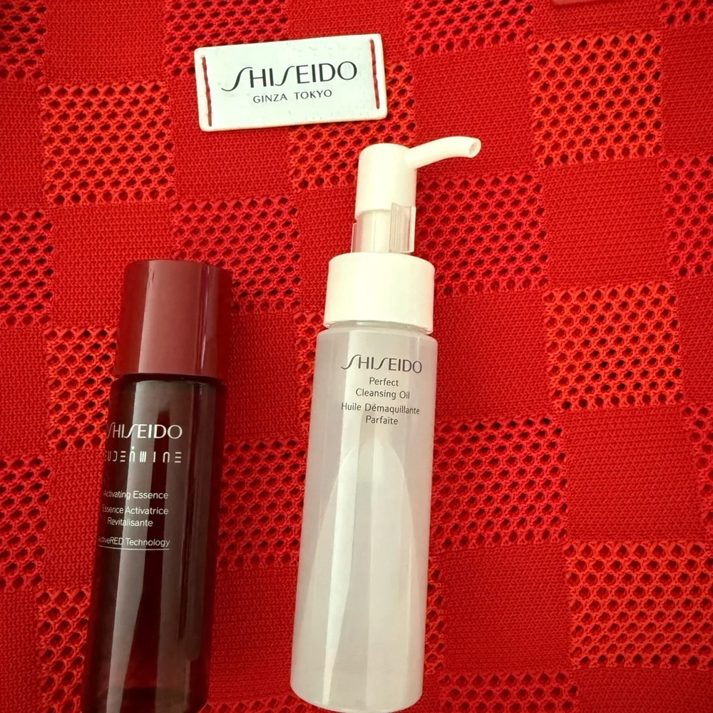 Shiseido Skincare Duo  and Travel Bag NWT - Picture 6 of 7